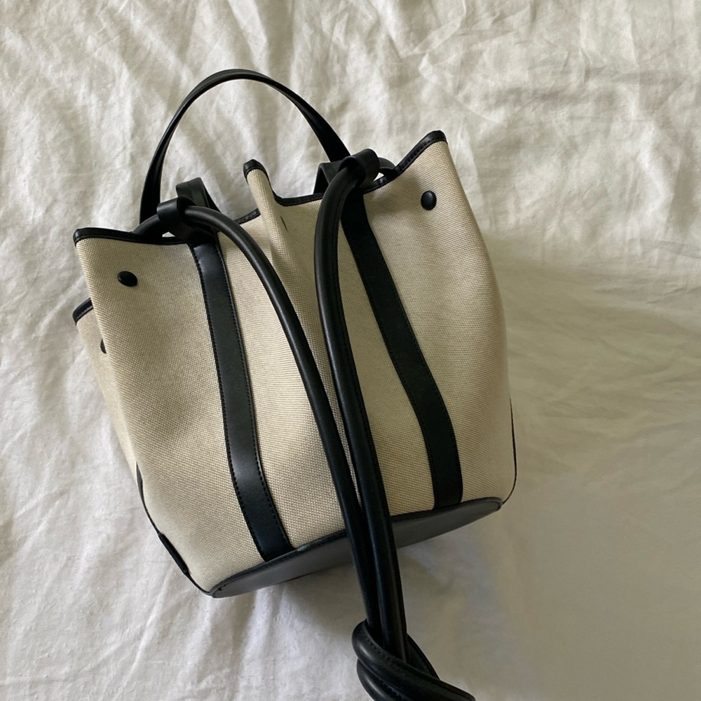 Vasic two in one bucket bag- white and black